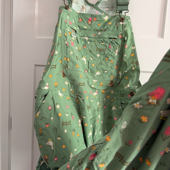 Duluth Trading Co Women's Green Overalls with Floral and Animal Design - Picture 5 of 8